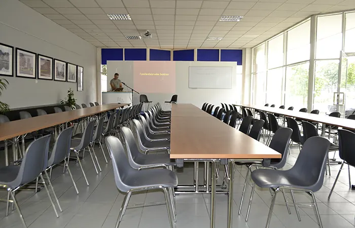 Vision Demmin Saalvermietung Tafelreihen 700x450